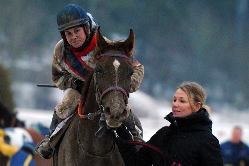 Redcoat och Madeleine Smith efter segern på Täby. Foto: Amie Karlsson/GalopSport