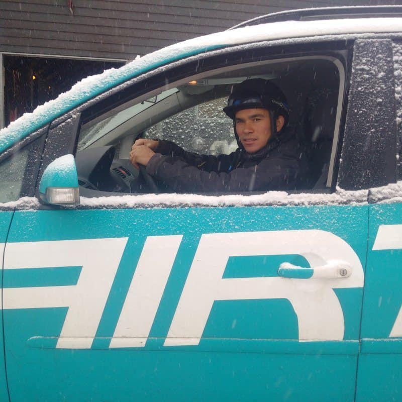 Marcos Robaldo i sin Airtox-bil. Foto: GalopSport.