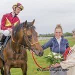 Brownie med sin ejer Lone Kaj-Nielsen. Foto: Burt Seeger.