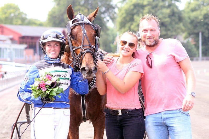 Lise Ullerup Hansen sammen med hesten Turaco efter sejr på Lunden i fjor. Foto: Martin Timm Holmstav.