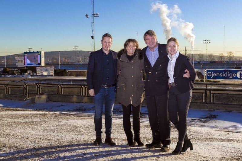 Fra venstre: Carl Fredrik Stenstrøm, kommersiell direktør i NR, Aasne Havnelid, adm. dir. i NT, Harald Dørum, adm. dir. i NR, Anne Stensrud Hognestad, IT-direktør i NR. Foto: Eirik Stenhaug.