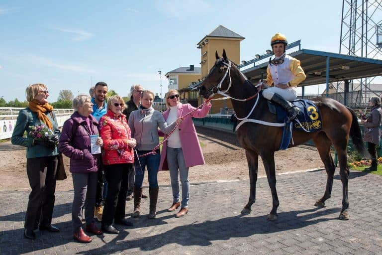 Jägersro: Oaksvinderen tilbage med stil - GalopSport