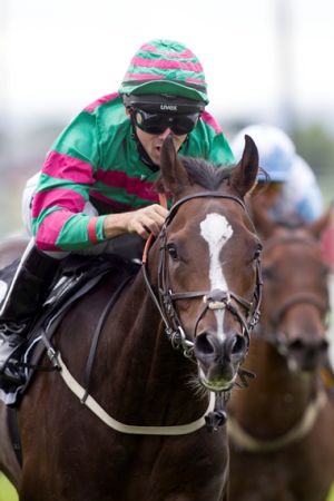 Dickie Dickens/Rafael Schistl vinder Breeders' Prize Classic på Øvrevoll.