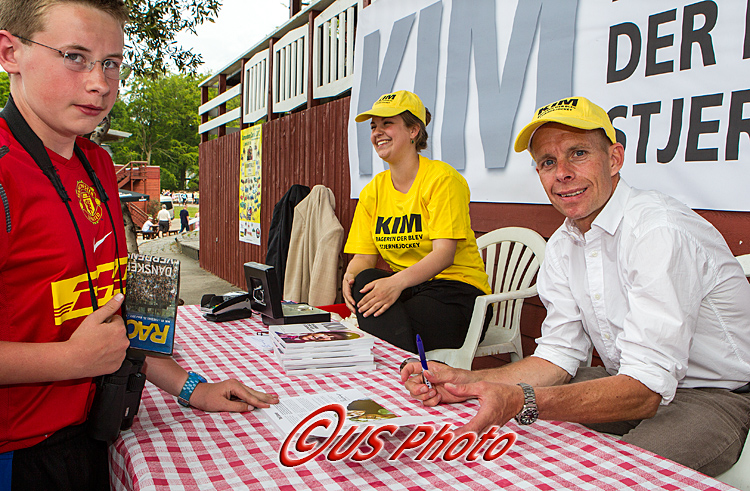 Kim Andersen signerede den nye bog "Kim - Bageren der blev Stjernejockey" på Klampenborg i lørdags.